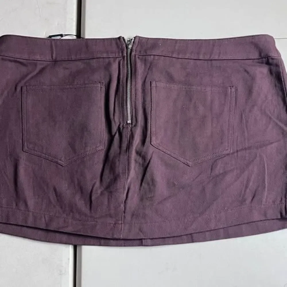Fashion Nova waist 20in